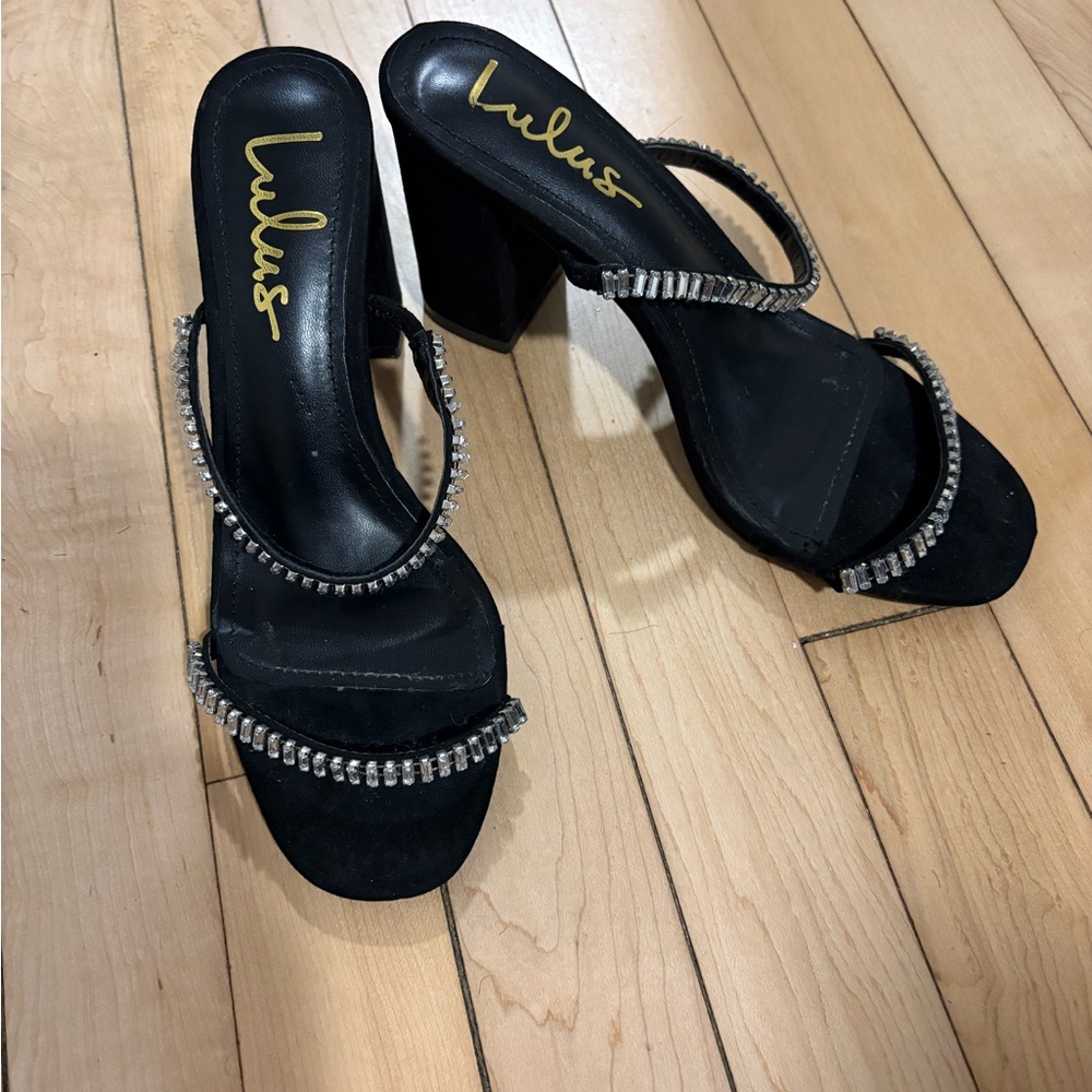 Lulu's Black and Silver Heels with Elegant Design